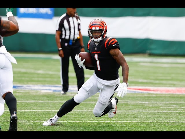 Jamar Chase Turns Down Field With The Ball